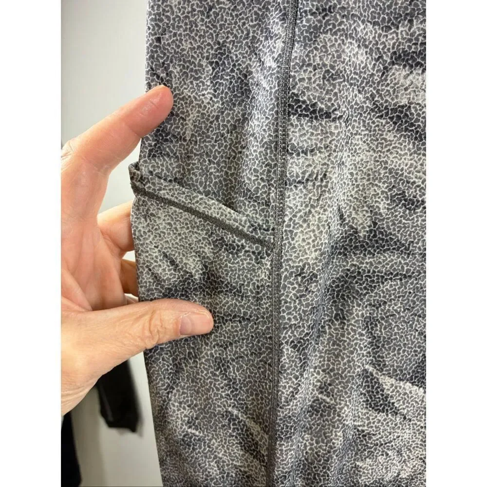 Lululemon F and Free Cropped in Kindred Spirit Alpine White Multi Size 6